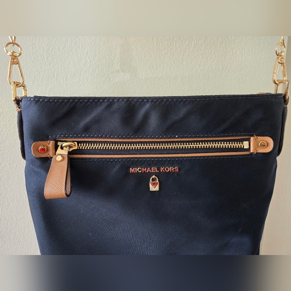 Michael Kors Kelsey Navy Blue Tan Nylon Shoulder Bag - Picture 3 of 8